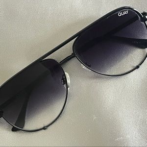 Quay HIGH KEY MINI Black/Fade